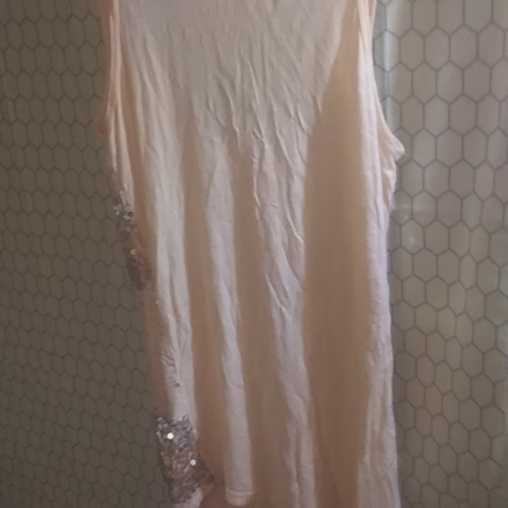 Tank - Picture 2 of 2